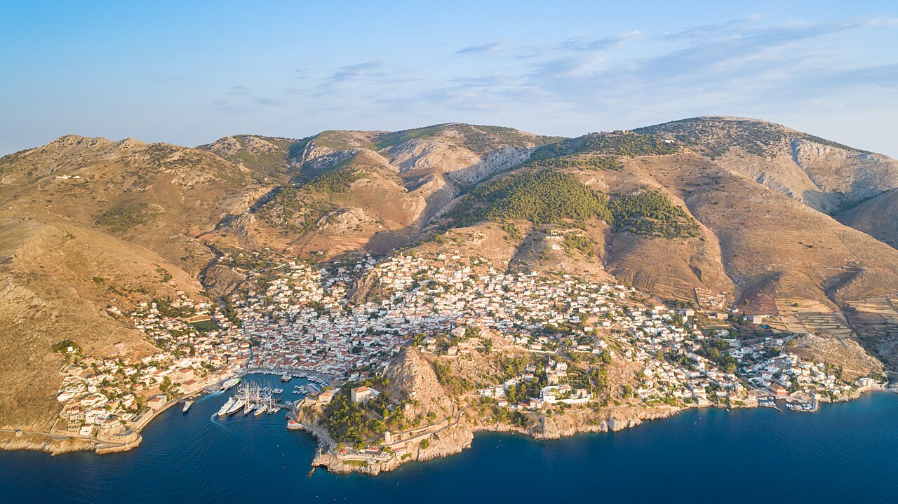 Hydra harbour