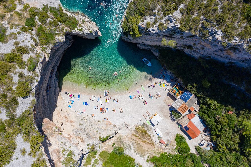 Stiniva Cove, Vis