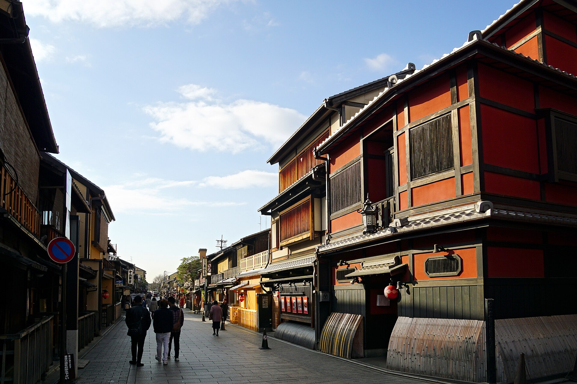Hanamikoji street in Gion, Kyoto