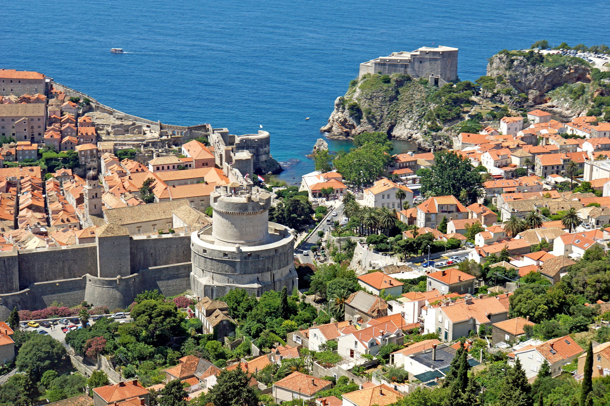 The red rooftops and City Walls of Dubrovnik&rsquo;s Old Town above the Adriatic, Croatia