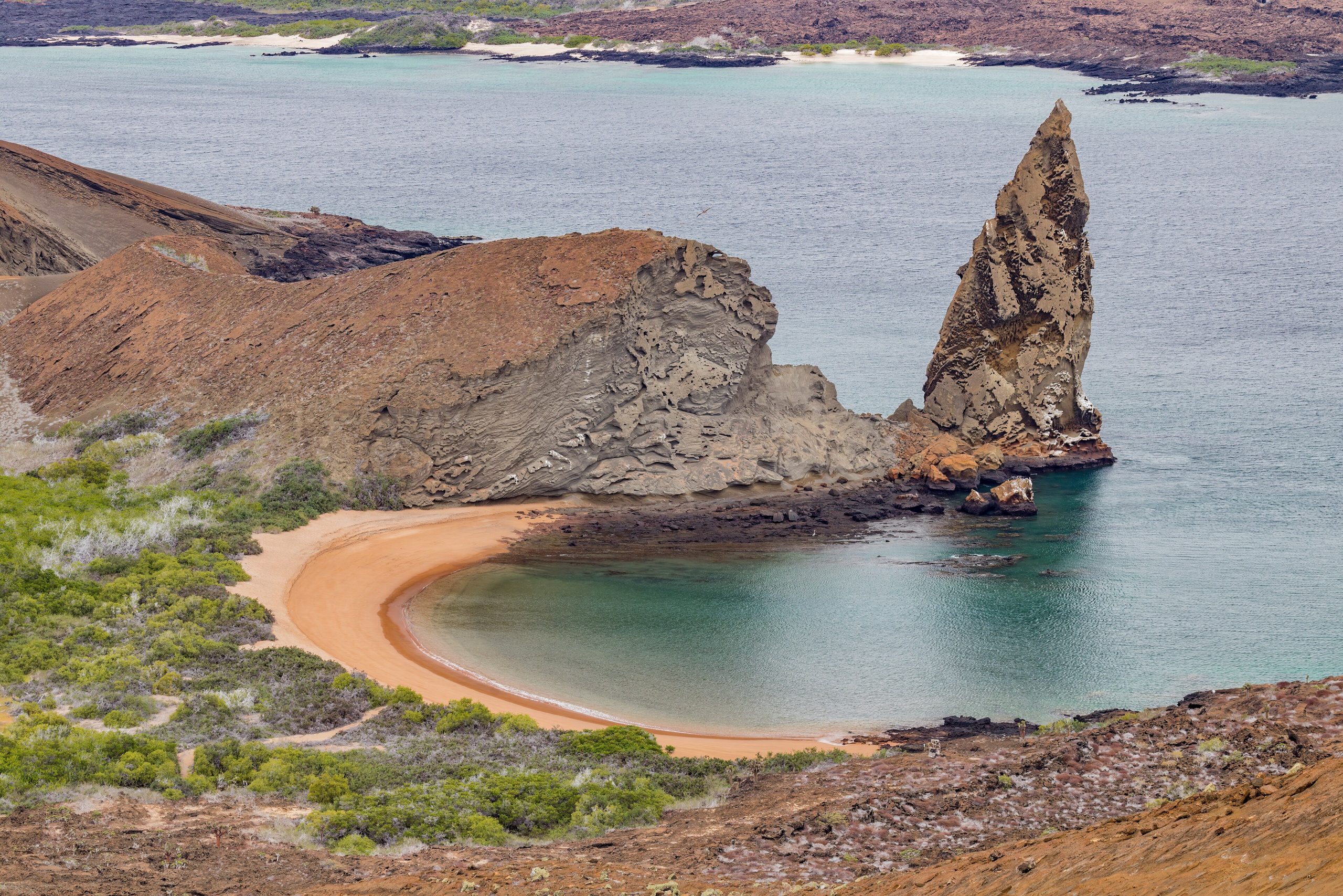 Pinnacle Rock and the golden beach at Bartolomé Island, Galápagos